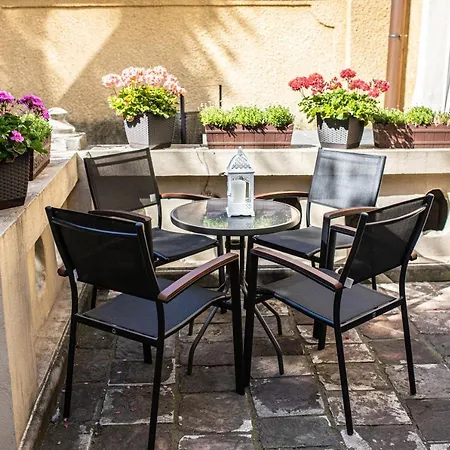 Lodzki Palacyk - Pokoje Palacowe Aparthotel Lodž